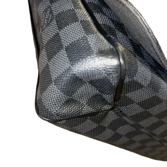 LOUIS VUITTON Damier Graphite MM Messenger Bag - Picture 8 of 13